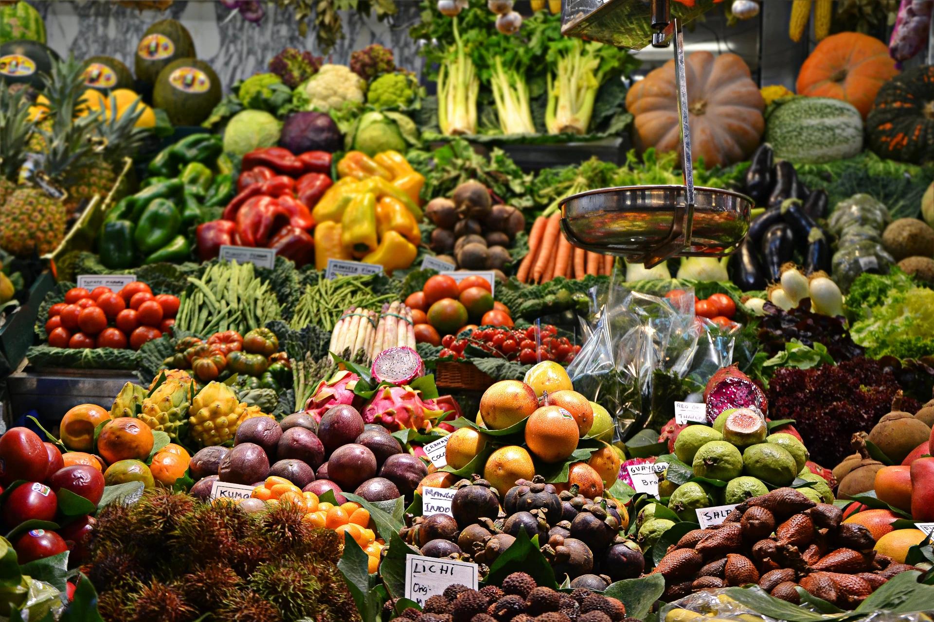 Fundo com frutas e verduras